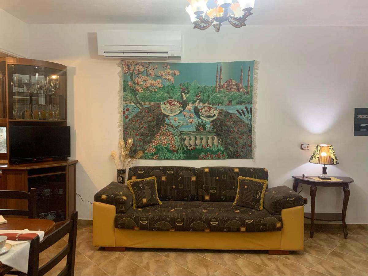 Vila Demaj! Free Parking Берат Экстерьер фото
